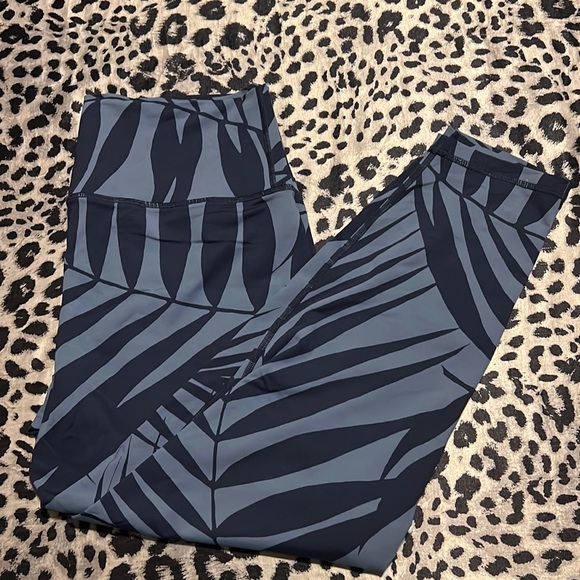 Aerie XL blue printed capris - Picture 1 of 3